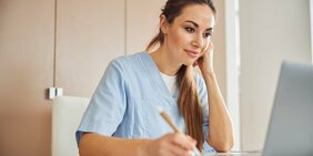 Pflege Ausbildungsvergütung und Weiterbildungen