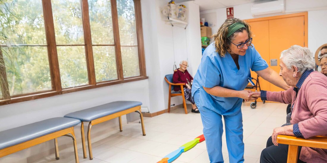 Tagespflege und Nachtpflege: Teilstationäre Pflege einfach abrechnen