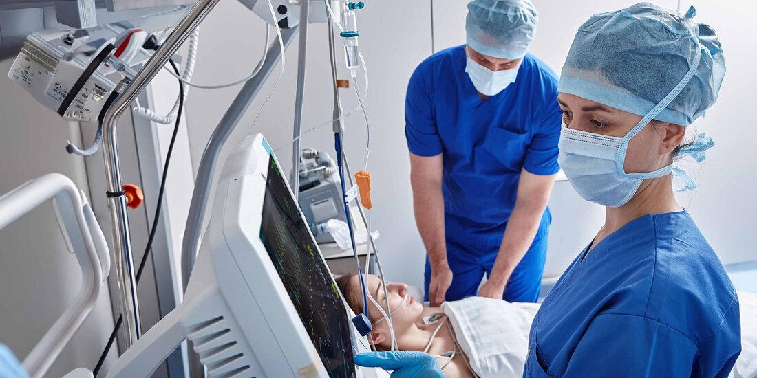 Intensivpflege reibungslos mit Pflege- und Krankenkassen abrechnen