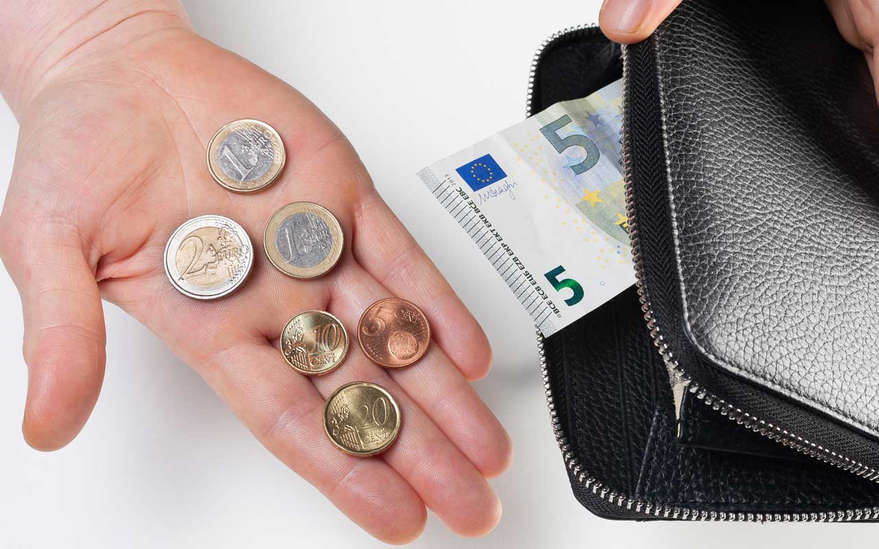Die Qualifikation: Pflegefachkraft oder -hilfskraft Die Qualifikation: Pflegefachkraft oder -hilfskraft